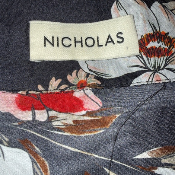 NICHOLAS Black Red Floral 100% Silk Keyhole Button Up Blouse Women’s Size XS/S* - Picture 7 of 15